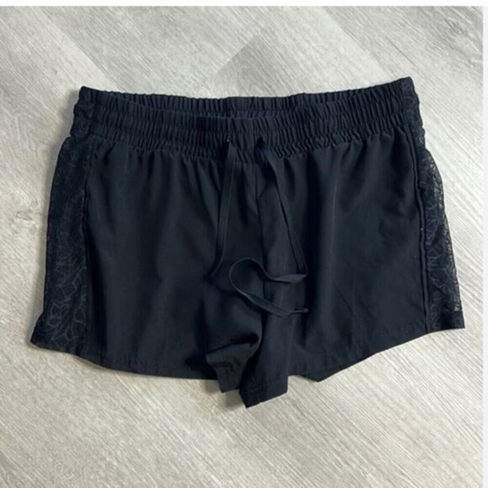 Black Athletic Shorts Fabletics lace and cell phone pocket - size small‎